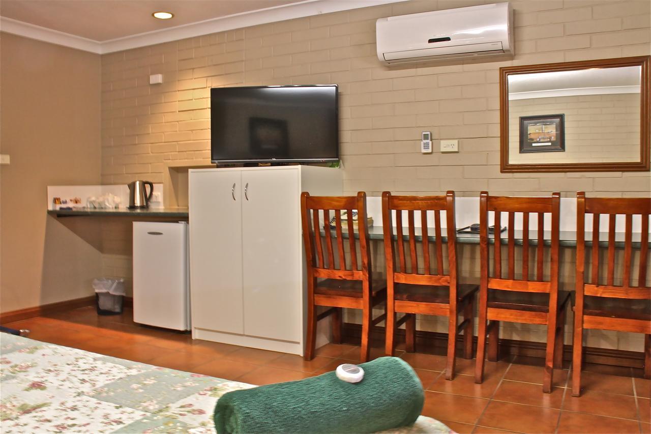 Barcaldine Country Motor Inn Bagian luar foto