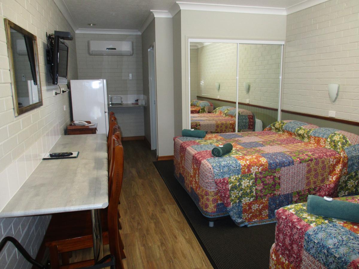 Barcaldine Country Motor Inn Bagian luar foto