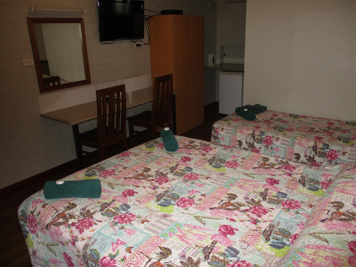 Barcaldine Country Motor Inn Bagian luar foto