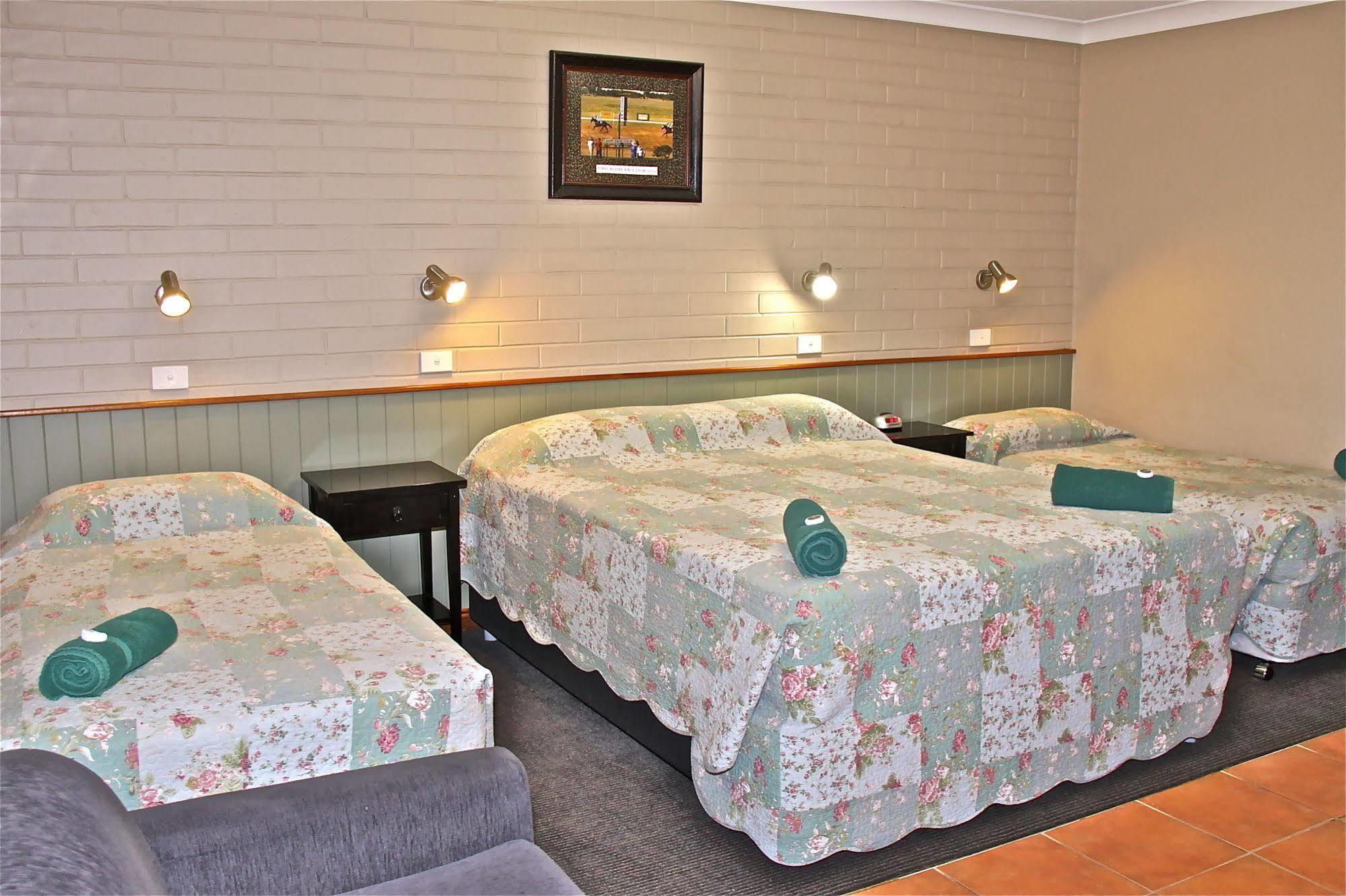 Barcaldine Country Motor Inn Bagian luar foto